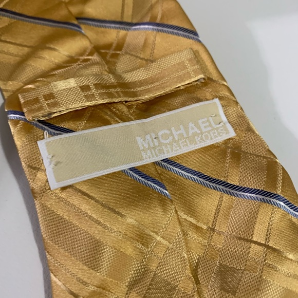 Michael Kors silk tie. - Picture 2 of 3